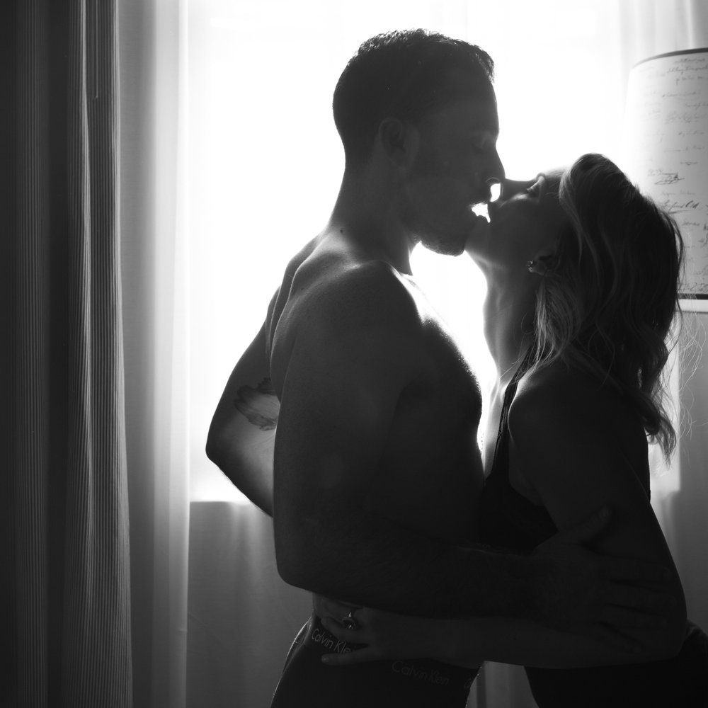 CoupleKissing